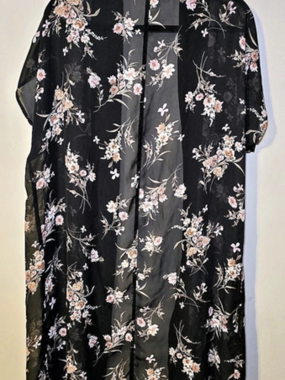 Love, Mason Floral Kimono in Black & Pink Like New